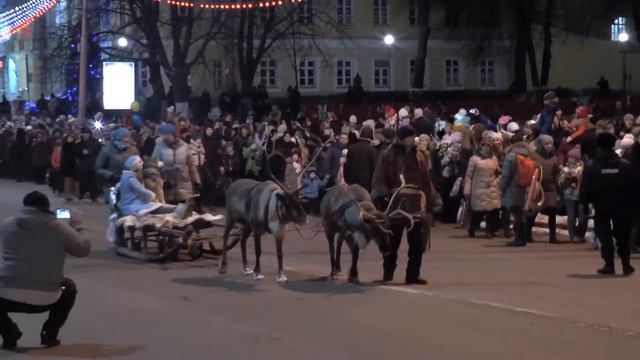 Гулянья на Почтовой и парад Дедов Морозов (23 декабря 2017) смотреть онлайн