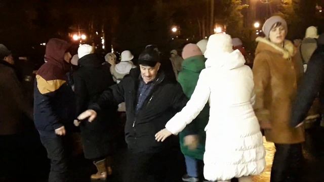 А я несу тебе цветы!!!??Танцы в парке Горького!!!?? Харьков 2022 смотреть онлайн
