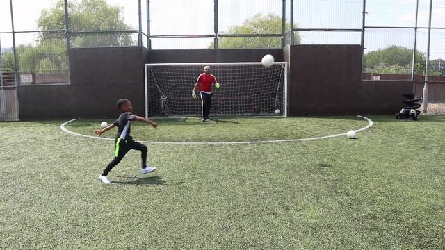 VOLLEY & BICYCLE KICK CHALLENGE WITH SICK!!! TRAINING MACHINE смотреть онлайн