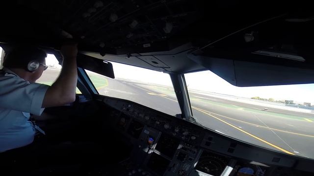 Airbus 321 Routine Take off SFO runway 1R смотреть онлайн
