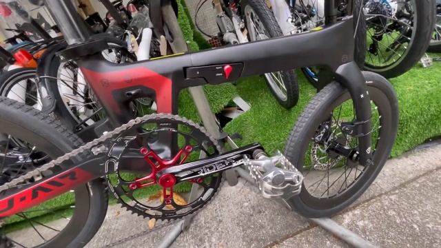 YouTube JAVA J-AIR-X3 CARBON 大改RIDEA 56T隨圓氣動餅， 陶瓷BB，SHIMANO U5000公路平把油制 ，MKS 快拆踏，SR坐位！ERGONGP3牛角手筒 смотреть онлайн