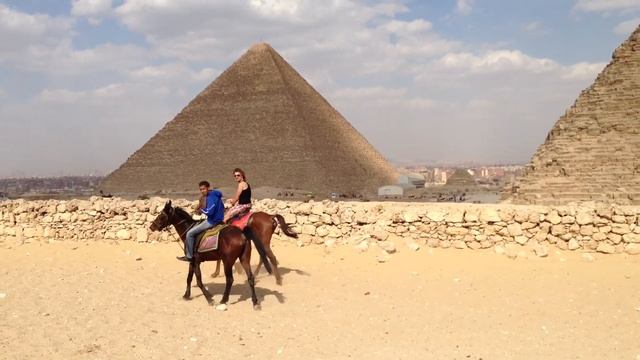 Путешествие к пирамидам Гизы верхом на коне.. смотреть онлайн
