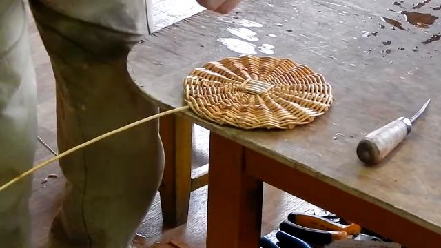 Мастер-класс по плетению корзины Шоруньжинский этно-культурный комплекс смотреть онлайн