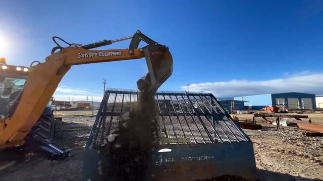 Screen Topsoil With a Grizzly Rock Screen смотреть онлайн