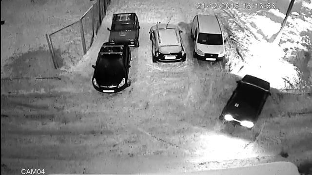 пьяный в стельку потерялся в пространстве и протаранил припаркованную машину смотреть онлайн