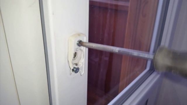 Как заменить сломанную ручку на пластиковом окне или двери? смотреть онлайн