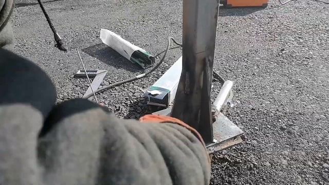 сварка и установка столбов ,а также сварка пластин под розетки #сантимшва #сваркаэлектродом #сварка смотреть онлайн