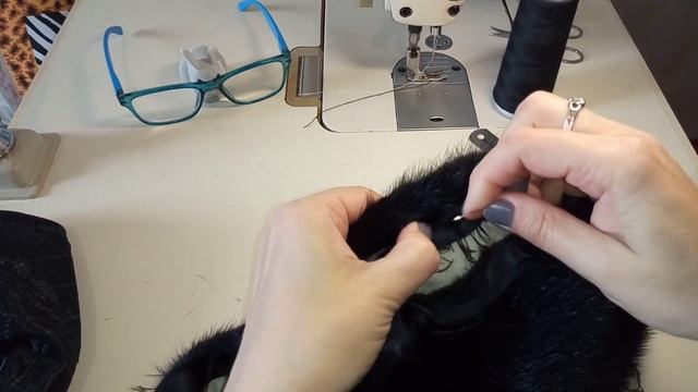 136.Часть 6.МК.Пошив мех шапки лёгким способом!Как пришить подкладку.О второй шапке и примерке. смотреть онлайн