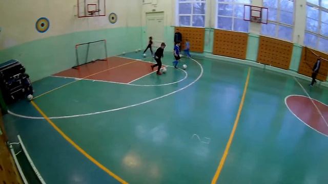 Детский футбол.Ведение мяча на каждый шаг смотреть онлайн