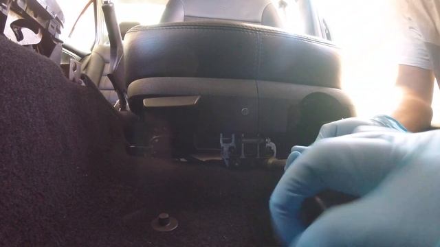 VW Bora, Golf e New Beetle - Como desmontar os bancos dianteiros смотреть онлайн