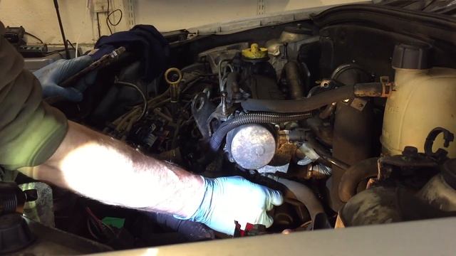 Renault Clio dCi thermostat replacement смотреть онлайн