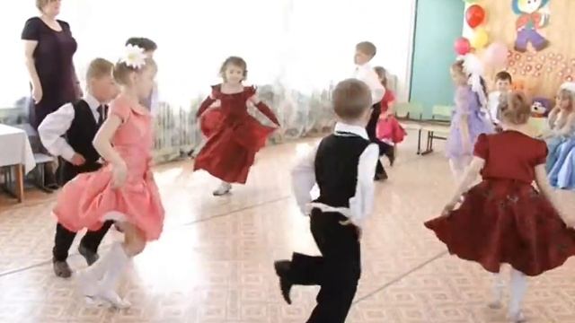 Танец "Ромашка". /Мохова Н.А./ смотреть онлайн