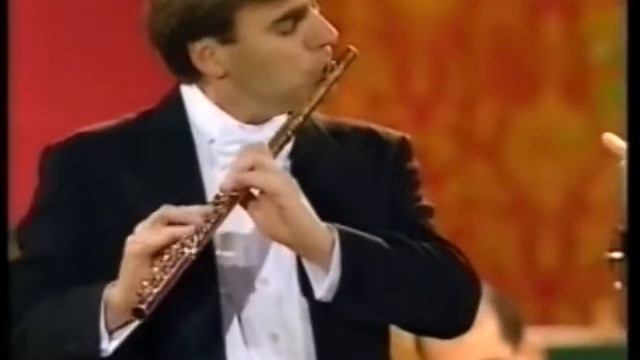 Mozart K.313 Andrea Griminelli plays Mozart's Flute Concerto, Rondò (Tempo di Menuetto) III°movemen смотреть онлайн