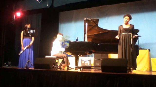 Seretha Thomas- Gibson singing 'Voi Che Sapete' & 'A simple song' смотреть онлайн