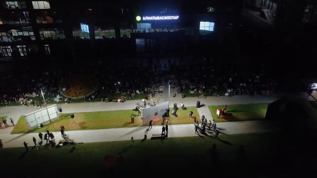 "Walking Dead" Event Show Video Report / Видео отчет с мероприятия "Ходячие мертвецы" / FOX / AlmaT смотреть онлайн