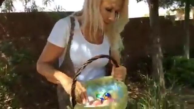 Я Собираю Яйца с $ В Корзину Впервые в жизни на Пасху. смотреть онлайн