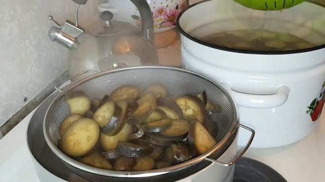 Баклажаны как грибы, цыганка готовит. Баклажаны с чесноком и зеленью на зиму. Gipsy cuisine.??? смотреть онлайн