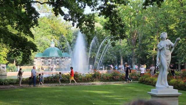 The Grand Cascade in the Lower Park of Peterhof | Большой каскад фонтанов в Петергофе (17 Aug 2022) смотреть онлайн
