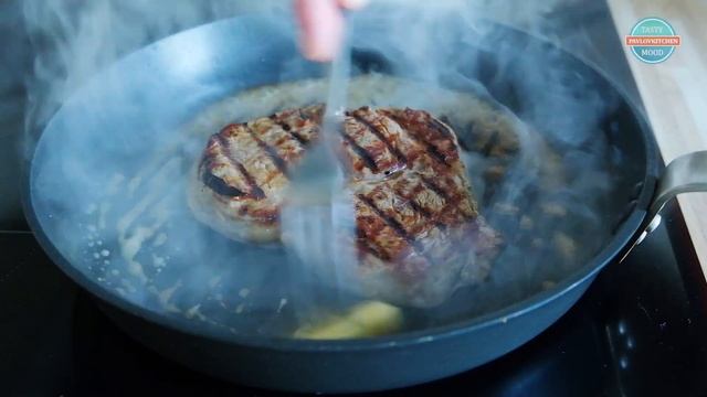 Идеальный и сочный стейк из говядины | степень прожарки – steak entrecote Medium Well смотреть онлайн
