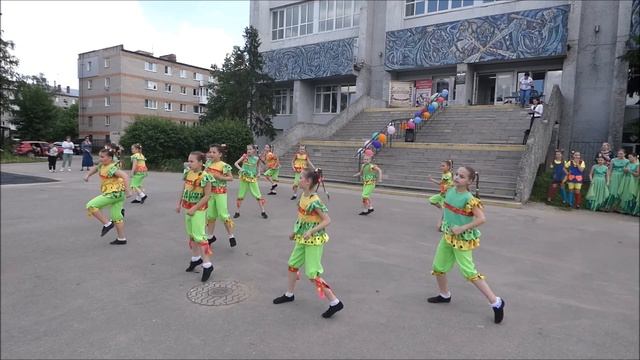 Книжный бульвар - 2023. Хореографический коллектив "Вдохновение". Детство, ты куда бежишь смотреть онлайн