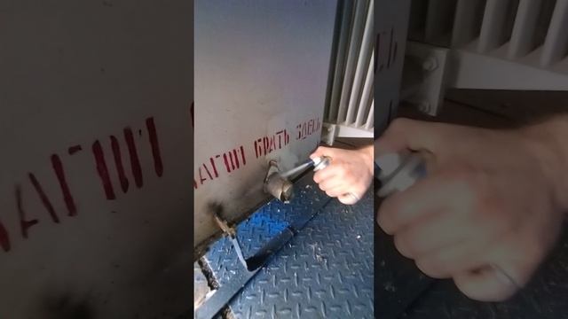 Демонстрация смыва трансформаторного масла