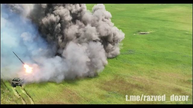 Российский Ураган работает по позициям ВСУ в Харьковской области..mp4 смотреть онлайн