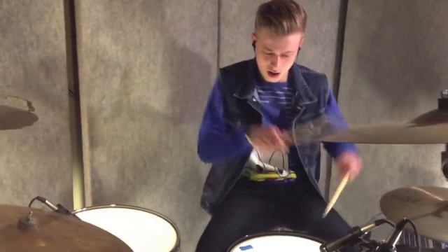 Rihanna - DIAMONDS (Drum Cover) смотреть онлайн