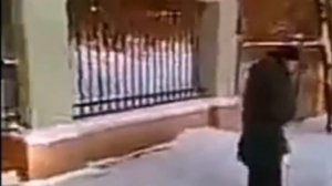 ай ай ай какой плохой мальчик что он делает ай ай ай, о кто же это БЭТМЕНТ!!