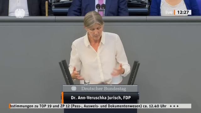 Bundestag schafft Kinderreisepass ab смотреть онлайн