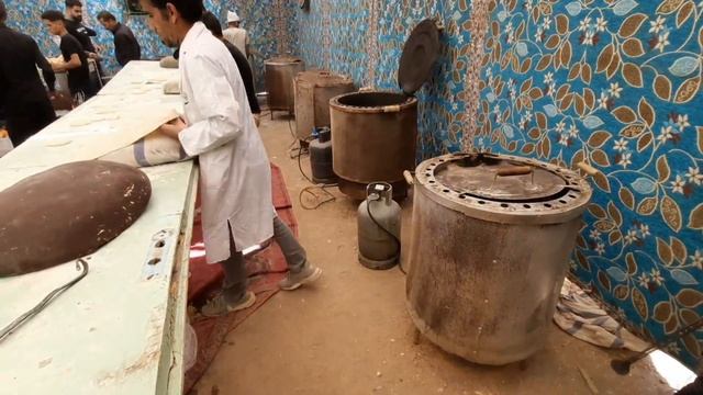 Baking flatbread bread/baking Iranian flatbread bread 5000pieces per day for free/barbari bread/ira смотреть онлайн