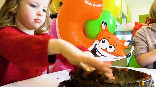 Слаймы и игрушки в подарок на День рождения 3 года смотреть онлайн