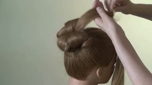 Прическа на средние волосы с плетением. Easy Braided Updo Hairstyle