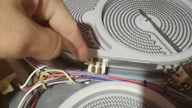 Ремонт электроплиты Zanussi. Не включается конфорка занусси.