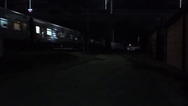Электровоз ЭП1М-630 с поездом Владикавказ-Новоросийск прибывает на станцию Армавир-Ростовский смотреть онлайн