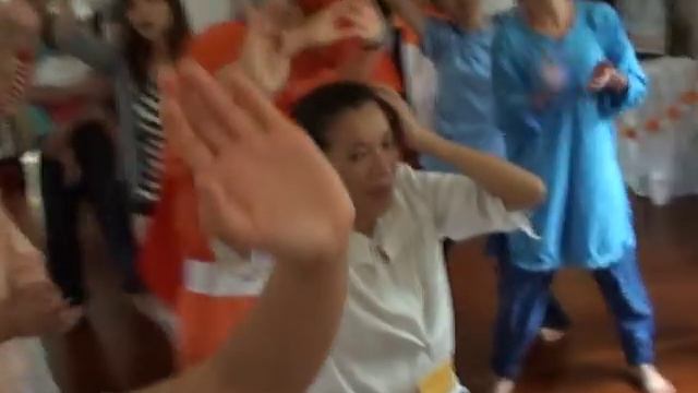 Очень сильный киртан Баба нам кевалам смотреть онлайн