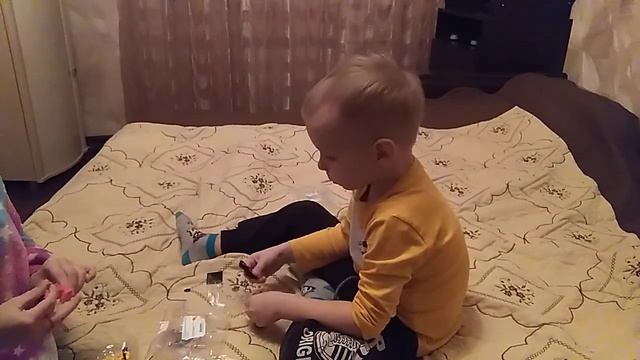 Собираем фигурки ХАГИ ВАГИ! #фигурки #ютуб #распаковка #ВикастрадинаЯ ВКонтакте: vk.com/vikast_tv смотреть онлайн