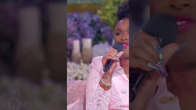 Jennifer Hudson & Tamar Braxton perform ‘Love and War’ смотреть онлайн