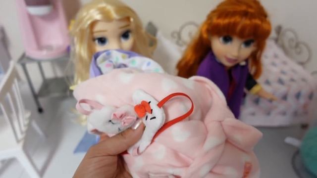 Elsa and Anna toddlers Packing for Vacation Disney Princess смотреть онлайн
