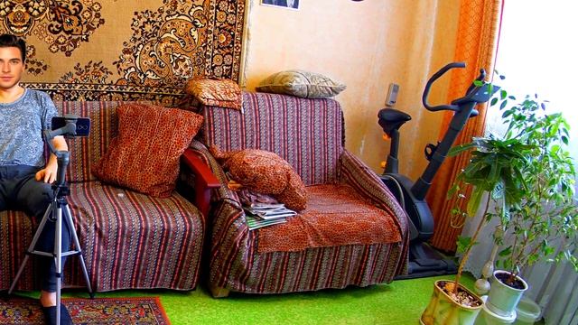 Сижу в зале с двумя электронными гимблами, фото высокого разрешения, 4k-видео смотреть онлайн