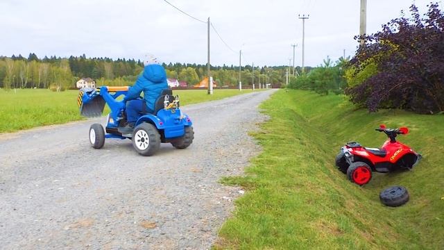 Тёма ставит Огромные колеса на маленькую сломанную машинку смотреть онлайн