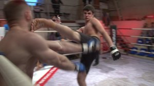 Пацан зарубился с Мужиком без правил, Супер Бой !!!!