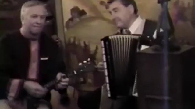 Strangers In The Night, on balalaika and accordion, St Petersburg, Russia, 1999 смотреть онлайн