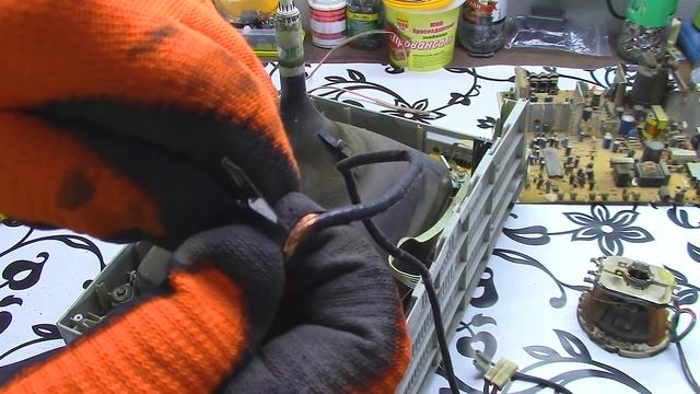 Медь в телевизоре. Разбираем цветной ТВ на 14" смотреть онлайн