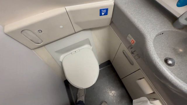 United First Class | Boeing 777-200 | Denver to Honolulu смотреть онлайн