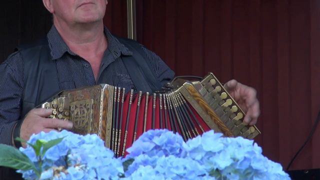 LÕÕTSPILLIPOISID (solist JAAGUP KIPPAR) - Kuramaa rannal (Sõduri kutse) смотреть онлайн