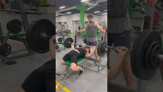 Жим штанги лёжа широким хватом 115кг. смотреть онлайн