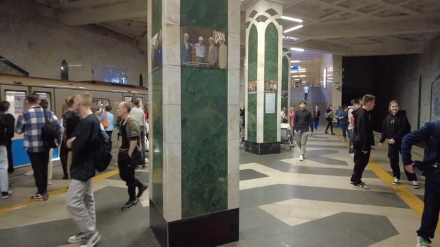 Метро Казани вечером. Прокатимся. И на автобусе... смотреть онлайн