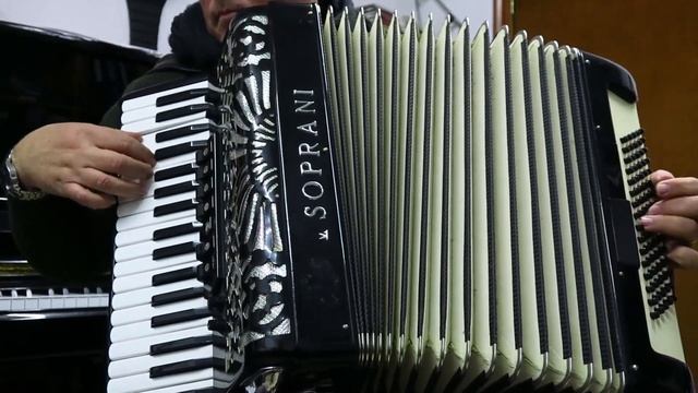 OVER THE WAVES - SOBRE LAS OLAS - ACCORDION FAMOUS WALTZES смотреть онлайн