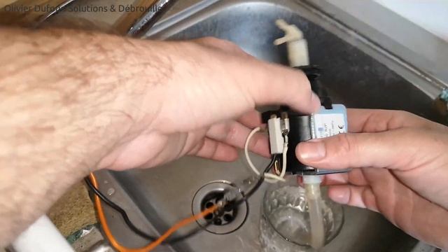 Comment brancher et tester une pompe Phoenix-50 B2P 53W 230V de Cafetière Dolce Gusto KRUPS KP220 смотреть онлайн