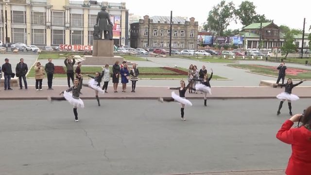Артисты челябинского театра устроили флешмоб смотреть онлайн